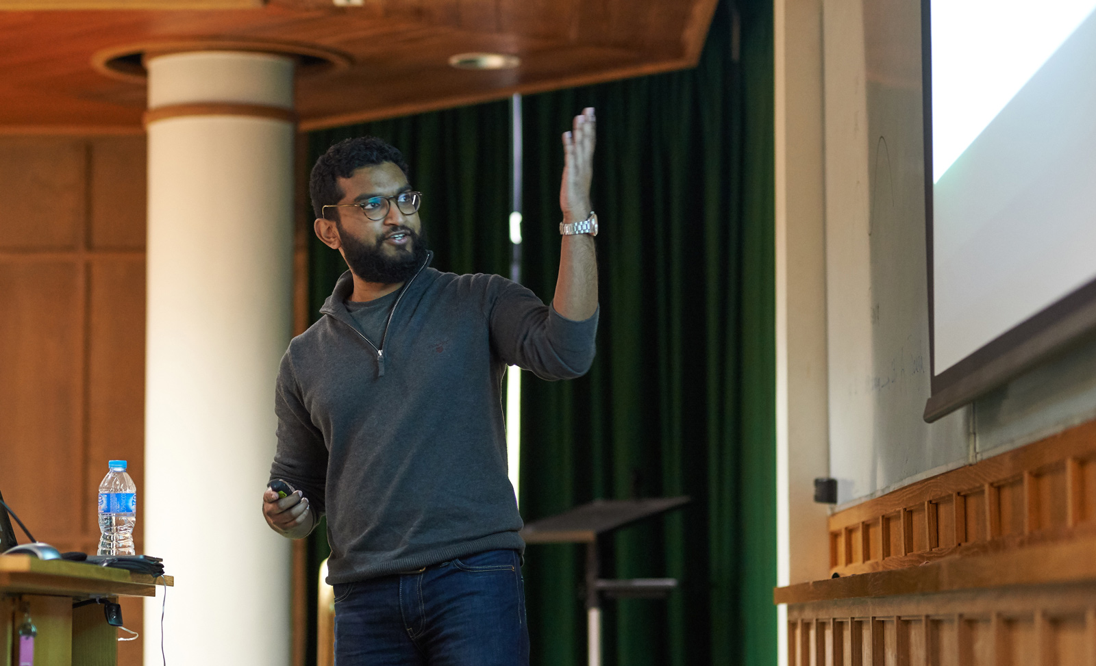 Unit postdoctoral scientist Gihan Weerasinghe uses his computational models to illustrate some of the fundamentals of rhythmic activity in the brain.