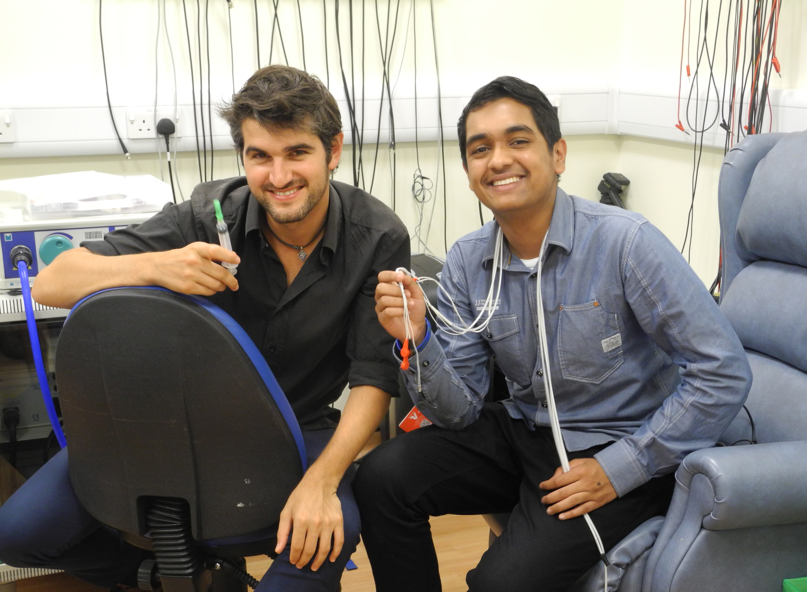 In2scienceUK placement student Yusuf, with his mentor, Unit scientist Dr Eduardo Martin Moraud.