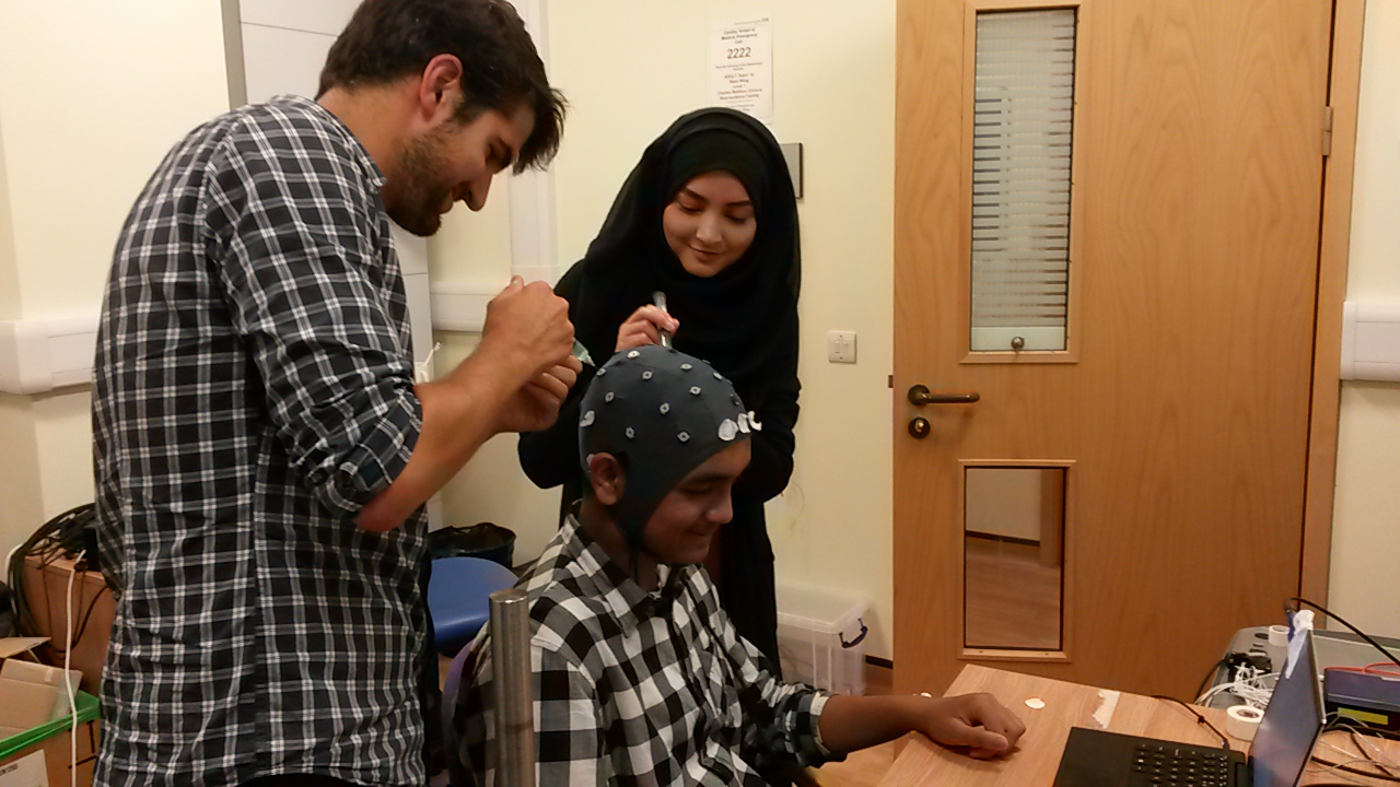 In2scienceUK students Yusuf and Shakera get to grips with brain research at the MRC BNDU.