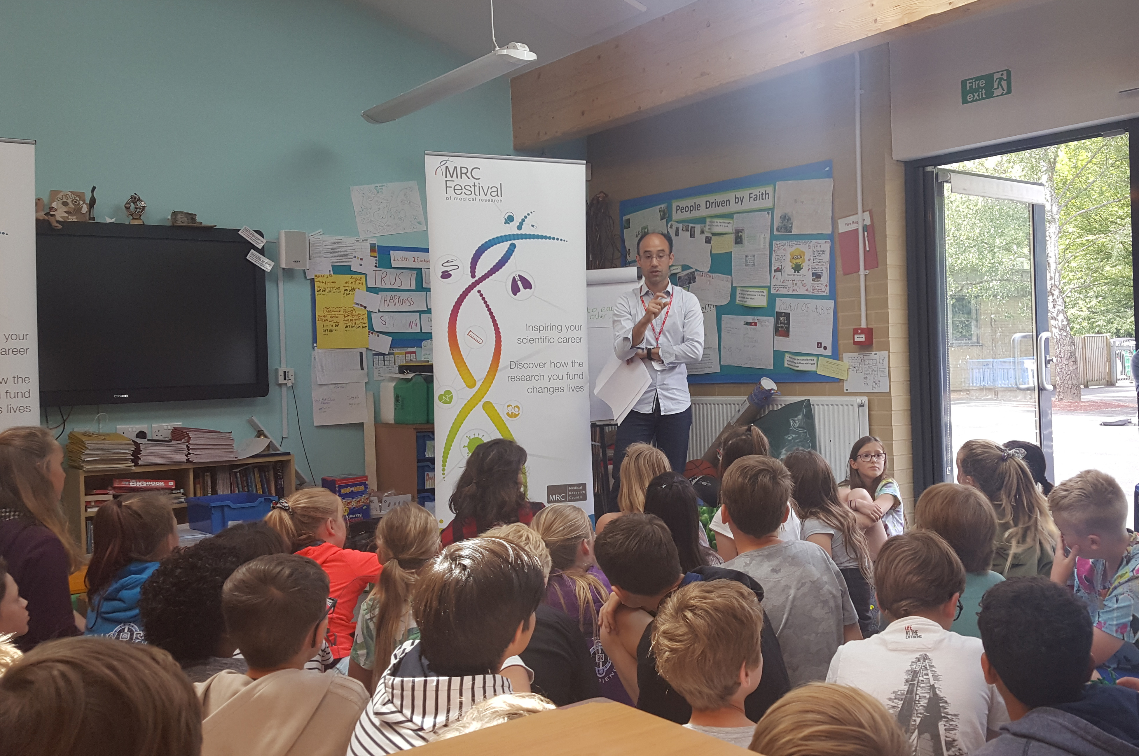 Unit scientist Dr David Dupret tells the pupils about how the brain works to control memory and movement.