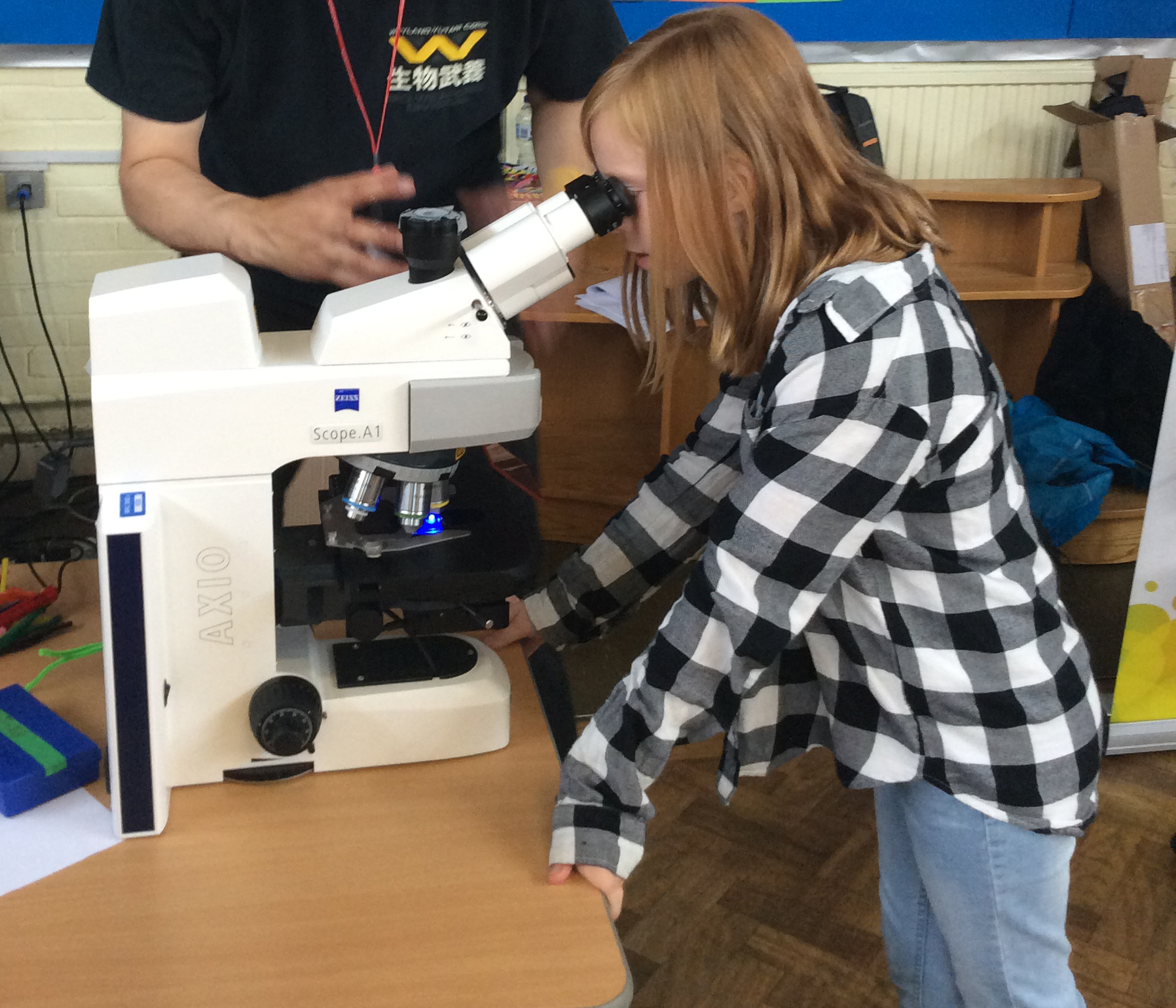 Photo of a pupil using the Unit’s microscope to look at specimens of real nerve cells.