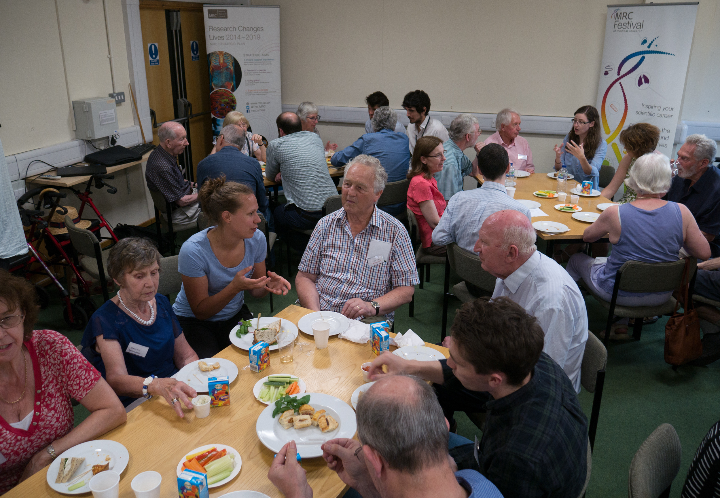 Lay members of Parkinson’s UK chat over lunch with the Unit’s early-career scientists.