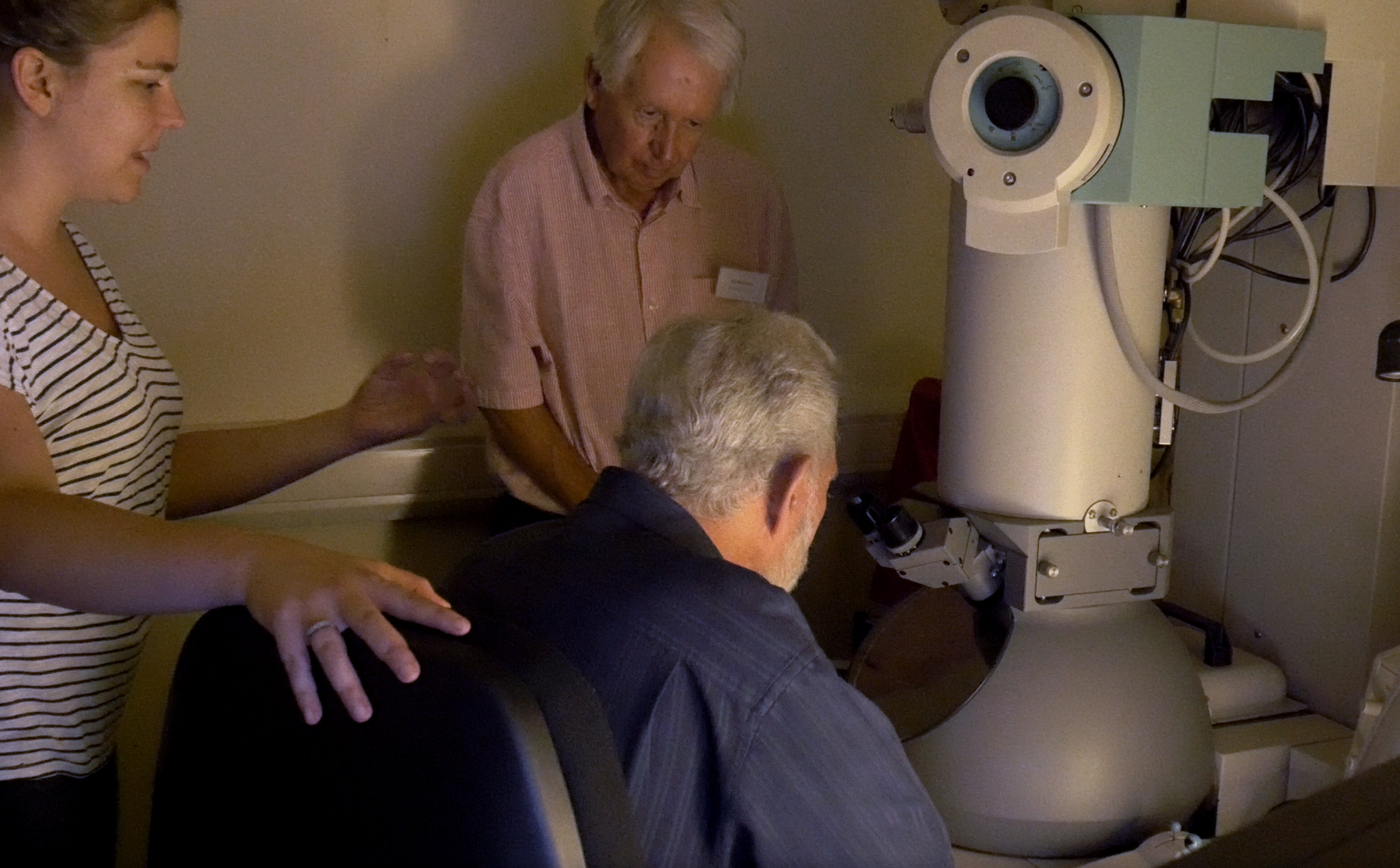 Unit postdoctoral scientist Dr Natalie Doig (left) guides visitors as they observe synaptic connections with the Unit’s electron microscope.