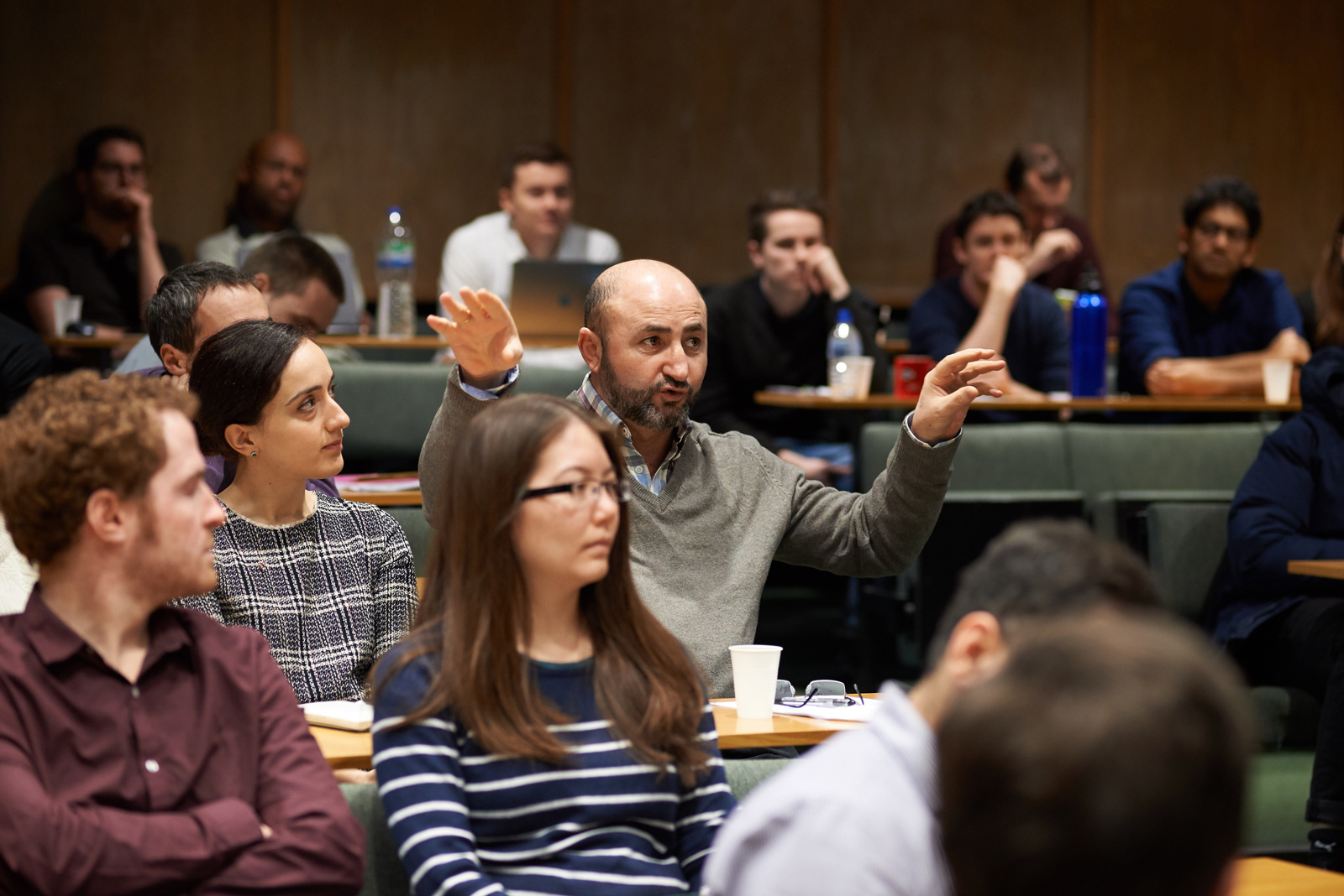 Enthusiastic discussions at winter Science Day 2017.