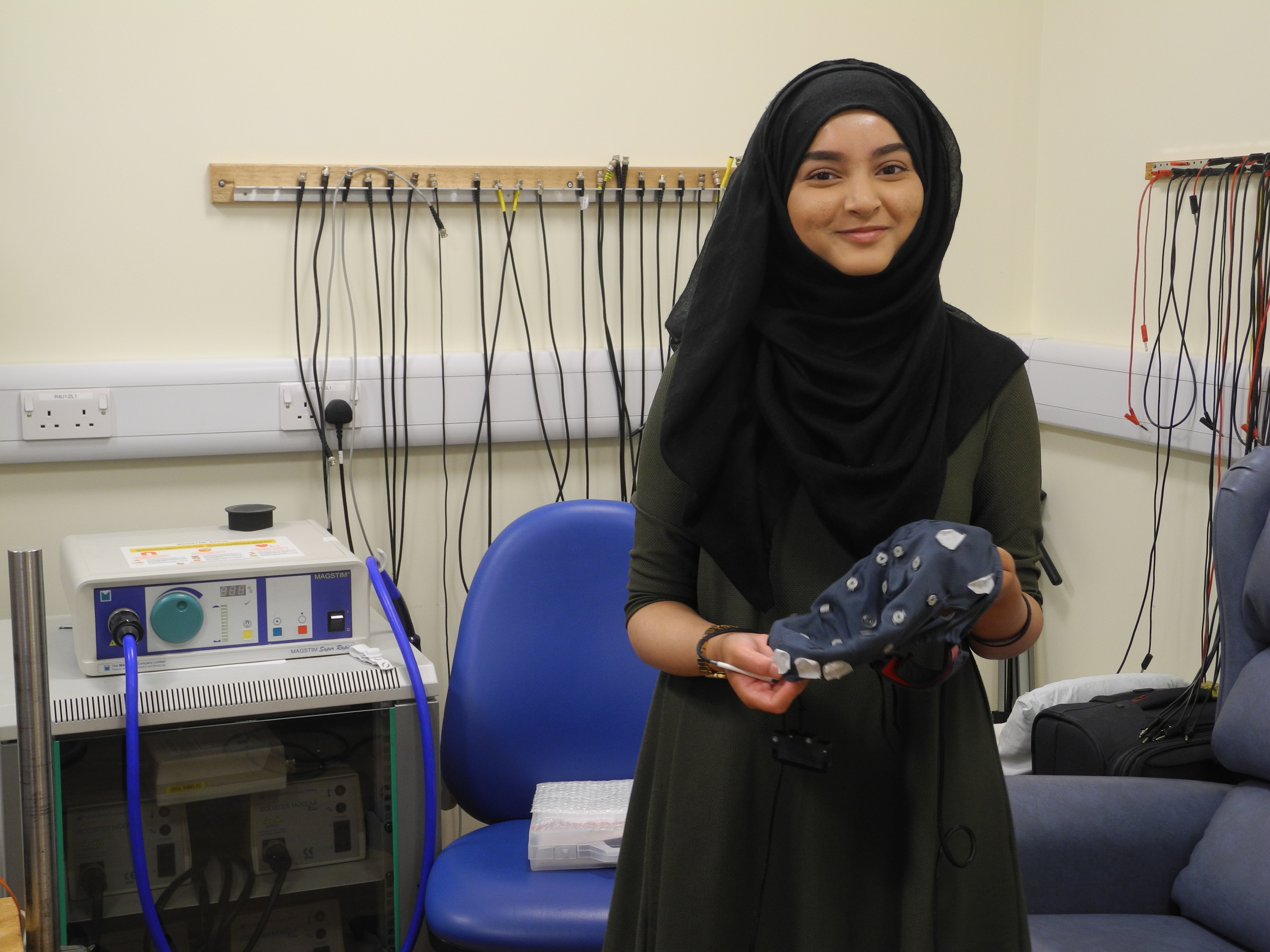 In2scienceUK student Shakera – ready, willing and able to record some brain activity at the MRC BNDU.