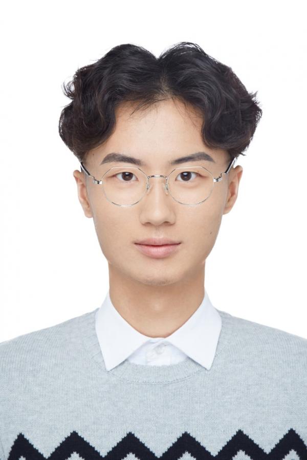 portrait photo of Yuhang Song