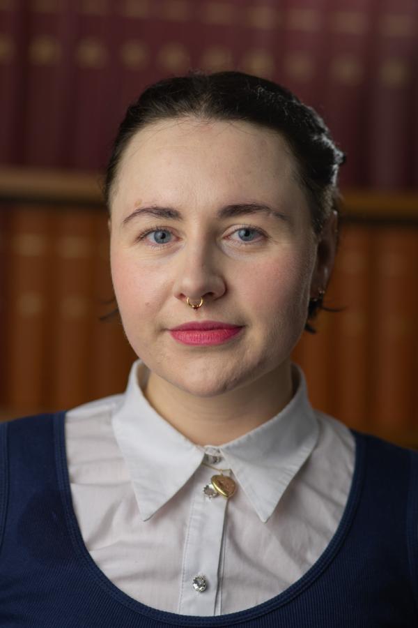 Portrait photo of Aislin