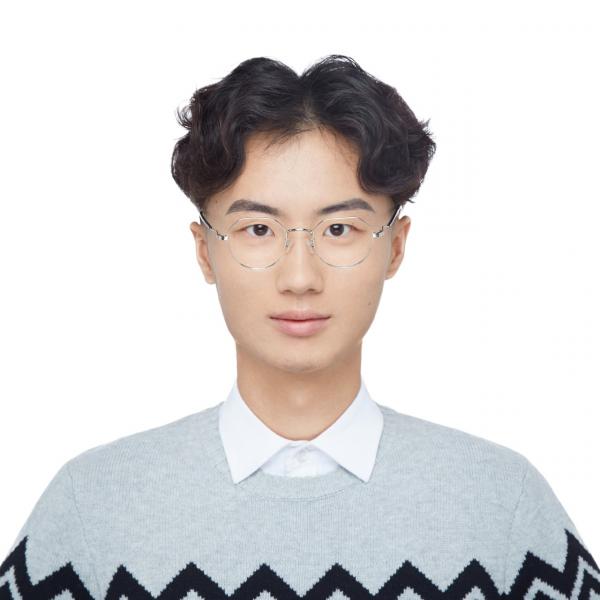 portrait photo of Yuhang Song
