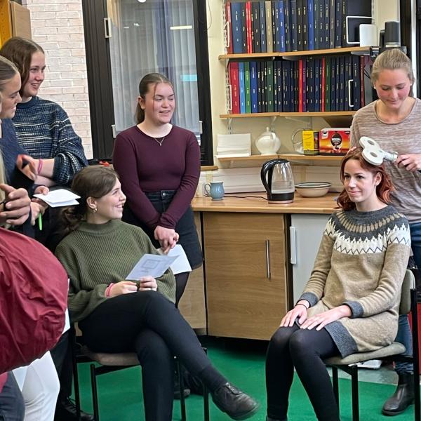 schoool pupils watching a demonstration of transcranial magnetic stimulation