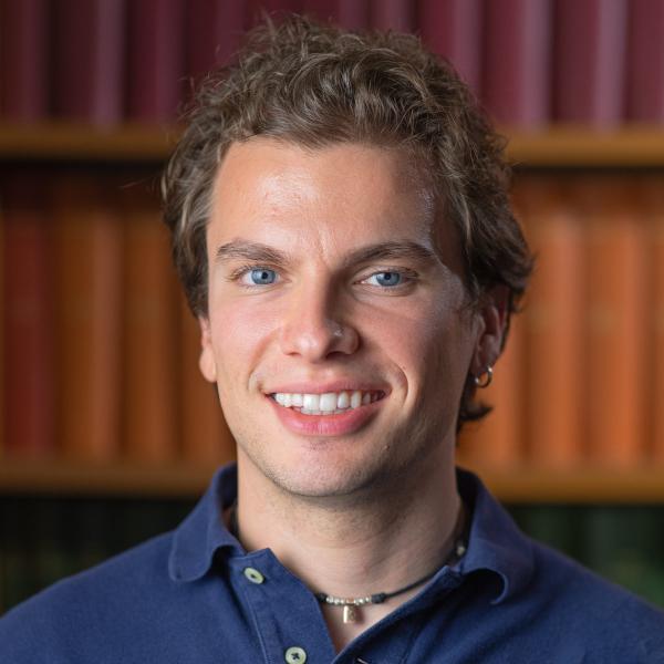 Portrait photo of Manfredi