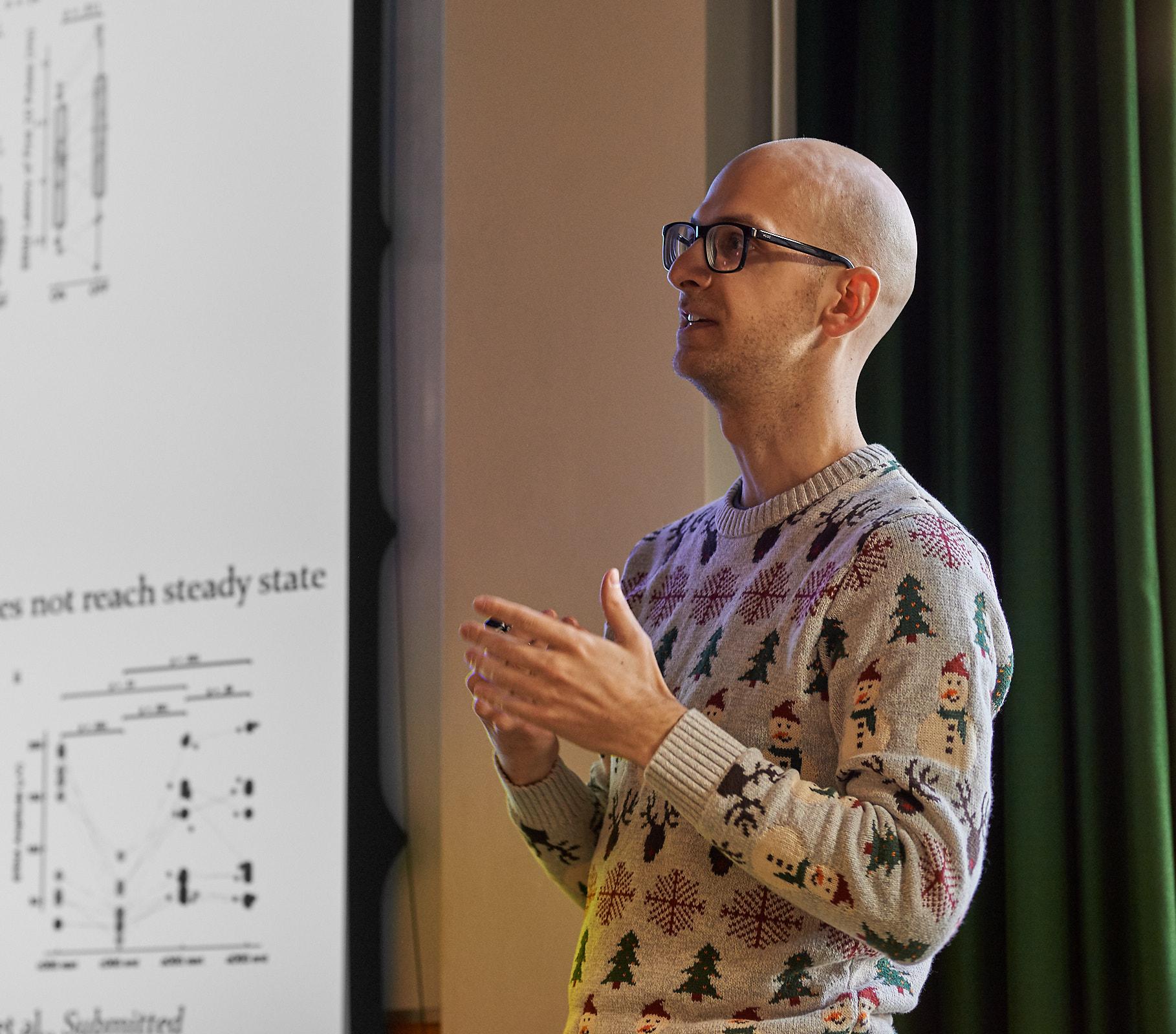 A photo of Christoph Wiest presenting his research to Unit colleagues.