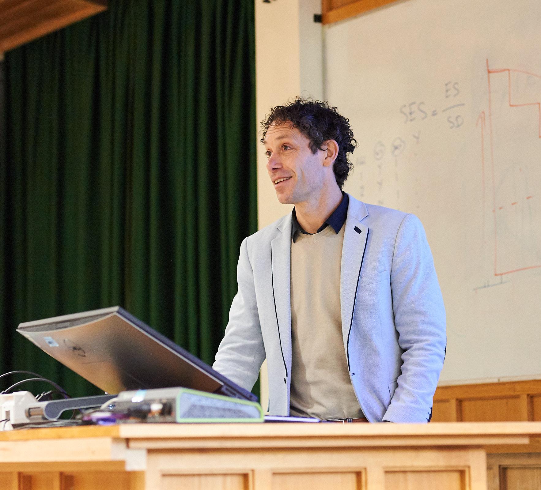A photo of Nir Grossman at the Unit’s Science Day in Winter 2022.