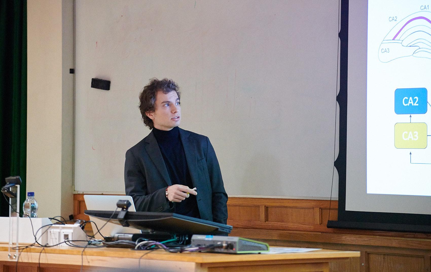 A photo of Manfredi Castelli presenting his research to Unit colleagues at Winter Science Day 2023.