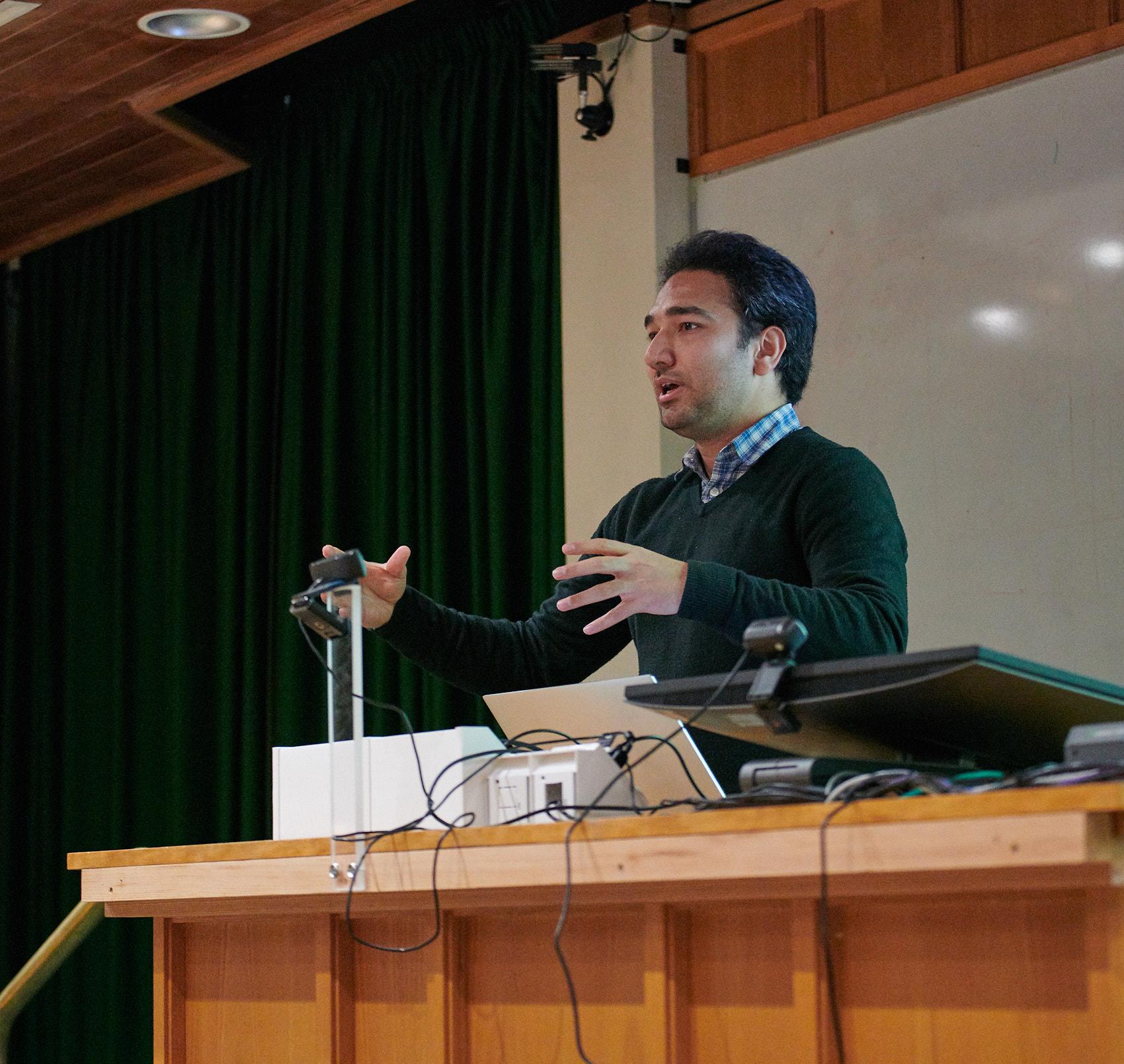A photo of Nima Mirkhani presenting his research to Unit colleagues at Winter Science Day 2023.